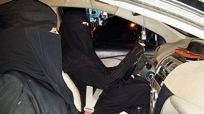 السعودية تدرس استقدام مدربات مصريات لتعليم السيدات قيادة السيارات