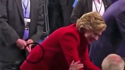 ميرور: «كلينتون» استخدمت جهازا سريا أثناء مناظرتها مع «ترامب»