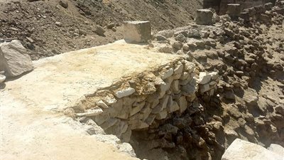 استكمال العناصر المعمارية وحشوات جسم سور القاهرة الشرقي «صور»