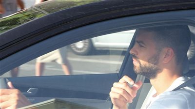 فيفز: «بيكيه» لن يُعاقب مثل محمد صلاح