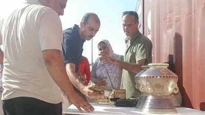 10 صور ترصد أعمال الفحص الدقيق لزجاج وألوان المشكاوات المضبوطة بدمياط