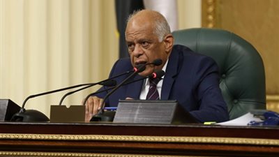 تدشين طابع بريد للاحتفال بمرور 150 عامًا على الحياة البرلمانية