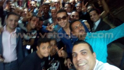أول «سيلفي» لمحمود السقا بعد إخلاء سبيله