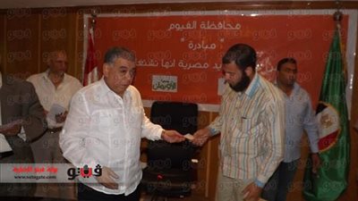 بالصور.. توزيع القروض على الأسر الأولى بالرعاية بالفيوم