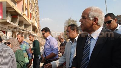 بالصور.. محافظ القاهرة يتفقد أعمال التطوير بميدان المطرية.. يزور سوق «المسلة الجديد» تمهيدًا لنقل الباعة الجائلين.. إزالة 4 عقارات مخالفة.. جلال السعيد: لا تهاون مع الخارجين عن القانون