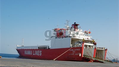 وصول وسفر 988 راكبا بميناء نويبع وتداول 87 شاحنة