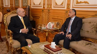 العصار يستعرض إمكانيات الإنتاج الحربي التصنيعية مع محافظ البنك المركزي