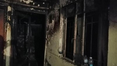 تفاصيل قتل طالب لجده بالظاهر.. الجيران: استخدمنا سلم مسجد لإنقاذ الحاج سلامة بعد تأخر المطافي.. حفيده قتله وأشعل النيران بالشقة.. والمتهم: كنت مزنوقا في قرشين ولما كشفني بسرق خنقته وولعت في جثته