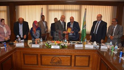 أحمد راشد يكرم سكرتير الجيزة قبل مغادرة منصبه (صور)