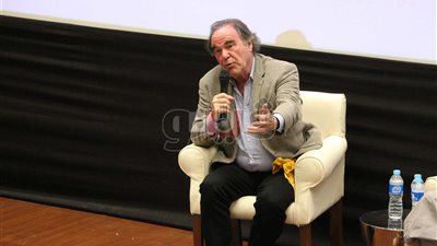 أوليفر ستون: أمريكا تعشق الحروب وأحترم بوتين