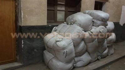 بالصور.. إحباط تهريب شحنة ملابس غير خالصة الجمرك في بورسعيد