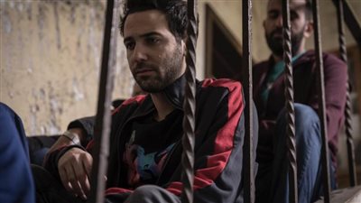 كريم قاسم ينتظر عرض 