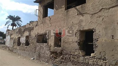 بالفيديو.. «خناقة بين الآثار والتنمية المحلية على مصنع طرابيش فوه».. الأهالي: المبنى أثري حوله الإهمال لوكر متعاطين.. الآثار: المكان مسجل والمدينة ترفض تسليمه.. و«المجلس»: بناء عاد