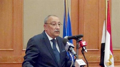 محافظ أسوان: منع إصدار تراخيص جديدة للـ«ميكروباص»