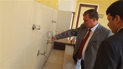 إحالة 12 معلما ومسئول دفتر الحضور بمدرسة بالفيوم للتحقيق (صور)