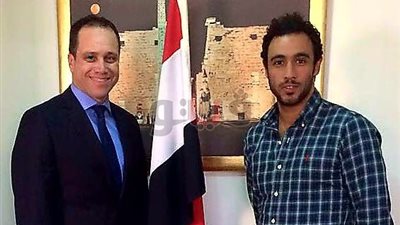 بطل الأسكواش رامي عاشور يروج للسياحة المصرية