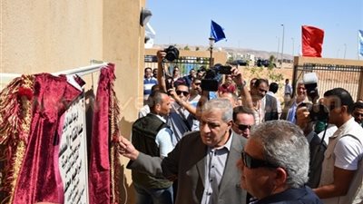 بالصور.. «محلب» و«عبد العزيز» يفتتحان مركز التنمية الرياضية بأسيوط.. تفقدا أعمال التطوير بـ5 مراكز شباب.. زيارة مفاجئة لمنزل جمال عبد الناصر.. 35 ملعبا خماسيا بأسيوط خلال العام الح