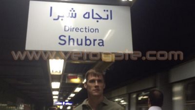 بالصور.. السفير البريطاني من داخل مترو الأنفاق: 48 سببا لحب القاهرة