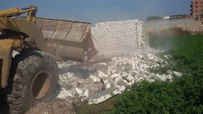 إزالة 6 حالات تعد على الأرض الزراعية والطرق بمطاي في المنيا