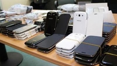 إحباط محاولة تهريب 55 هاتفا محمولا بنصف مليون جنيه فى المطار
