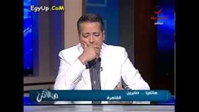 بالفيديو.. تامر أمين يتهم فريق برنامجه بـ«طعنه في ظهره» على الهواء