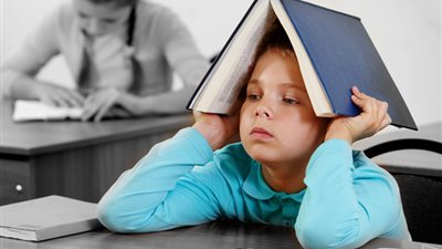 6 خطوات تحمي طفلك من الملل الدراسي