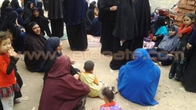 محافظ الفيوم يؤدي صلاة الجنازة على جثامين ضحايا «حادث أسوان»