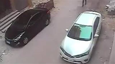 نهاية مروعة للص فشل في سرقة سيارة (فيديو)