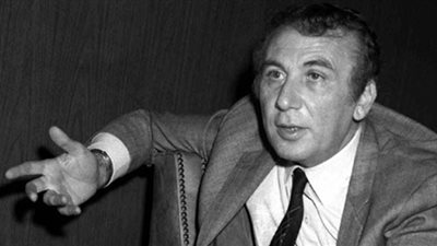 نزار قبانى يحمل على عاتقه قضية المرأة بسبب انتحار أخته