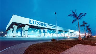 إنهاء إضراب عمال النظافة بمطار الأقصر بعد وعد بزيادة رواتبهم