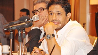 محمد حماقي يفوز بجائزة أفضل مطرب عربي لعام 2012