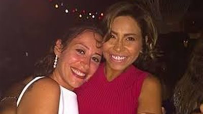 بالصور.. أشهر 5 ساندوا شيرين عبد الوهاب في أزماتها