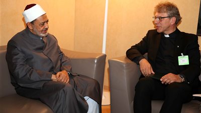 شيخ الأزهر يصل سويسرا لترأس الحوار بين حكماء الشرق والغرب