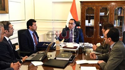 3 ملفات هامة ناقشها اجتماع مدبولي ووزير الرياضة.. خطة متكاملة لتطوير إستاد القاهرة.. وإطلاق مهرجان إبداع بمشاركة ذوي القدرات الخاصة.. إتاحة الاستثمار في مراكز الشباب بحق انتفاع لـ9 سنوات
