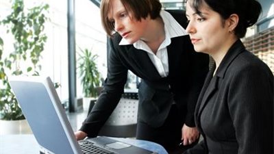 المرأة أقل أجرًا من الرجل بنسبة 7 % في الولايات المتحدة