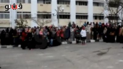 بالفيديو.. اشتباكات بين مؤيدات السيسي وطالبات الإرهابية بالأزهر