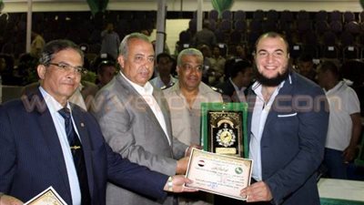 بالصور.. محافظ الشرقية يكرم طاقم تحكيم مهرجان الخيول العربية