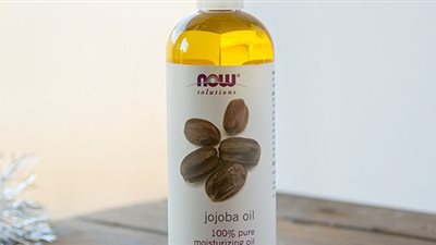 زيوت الجوجوبا وبذور العنب لعناية يومية بالعين