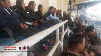 بالصور.. نبيه وماهر يتابعان مباراة المحلة وسموحة