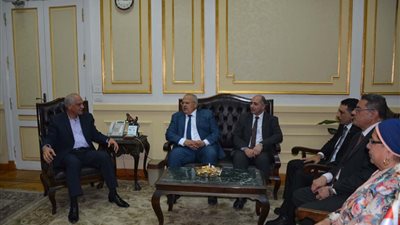 محافظ الجيزة يستقبل رئيس جامعة القاهرة لتقديم التهنئة (صور)