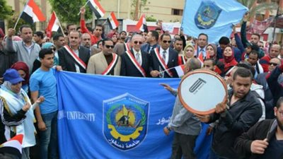 ٢٠٠ طالب وأستاذ بجامعة دمنهور لمساندة المنتخب أمام النيجر