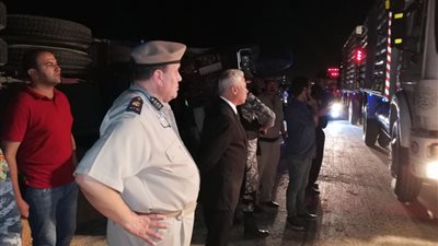مدير أمن البحيرة يتابع فتح الطريق الزراعي بعد تصادم ٣ سيارات (صور)