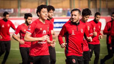 تدريبات بدنية شاقة للاعبي الأهلي في المران الصباحي