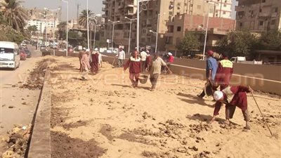 بالصور.. نظافة الجيزة تشن حملة لرفع كفاءة شارع الهرم واللبيني