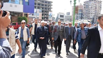 وزير الأوقاف ومحافظ الشرقية يوزعان 5 أطنان لحوم على الأهالي (صور)