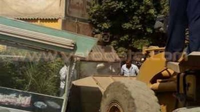 بالصور.. إزالة كافيتريا مقامة على أملاك الدولة بمدينة بلبيس