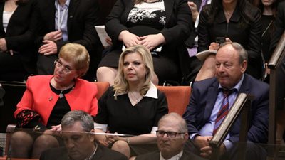 «هاآرتس»: تورط زوجة نتنياهو في قضية فساد جديدة