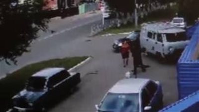 بالفيديو.. لحظة خطف طالبة في سيارة لإجبارها على الزواج