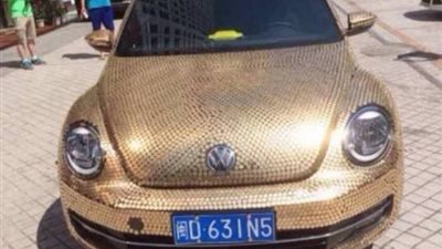 بالصور.. تغليف «فولكس فاجن» بالنقود