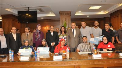 منح 8 لاعبين شهادات تقدير ومبالغ مالية من محافظة الجيزة